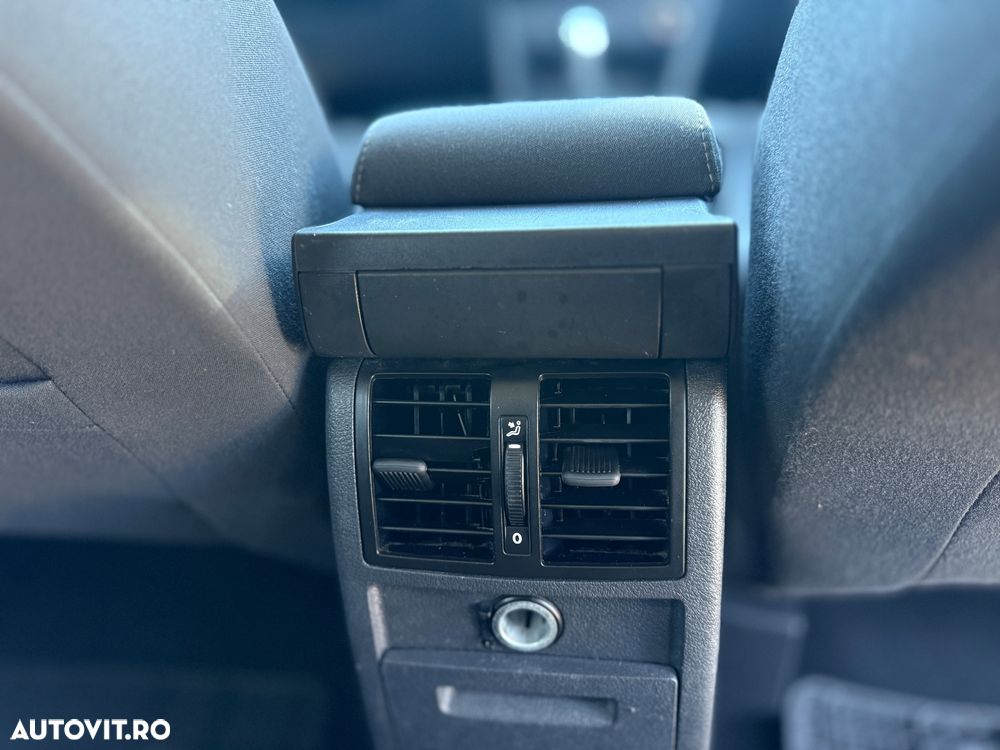 Volkswagen Touran 1.6 TDI DPF BlueMotion Technology DSG Comfortline - 16