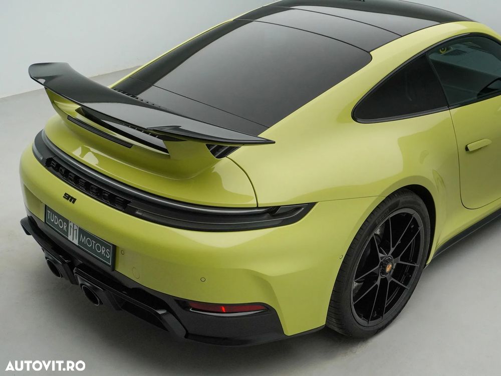 Porsche 911 Carrera 4 GTS PDK - 12