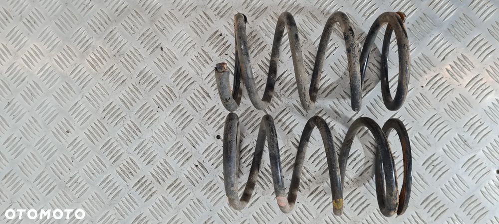Toyota Rav4 II Sprężyny Tył - 1