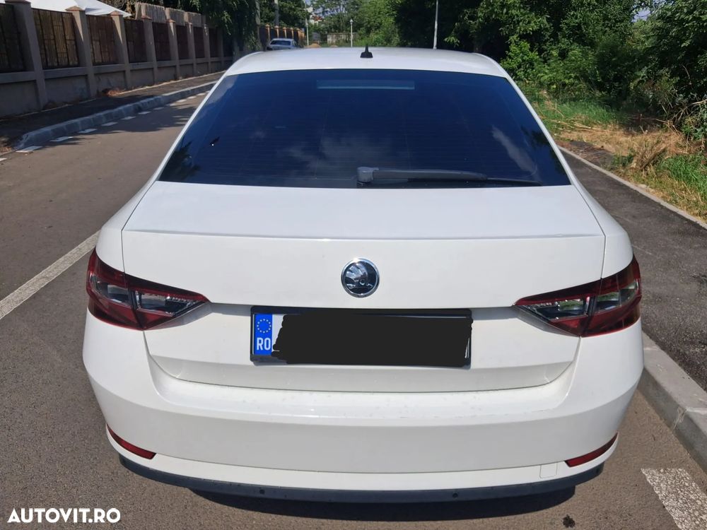 Skoda Superb 2.0 TDI Laurin & Klement - 12