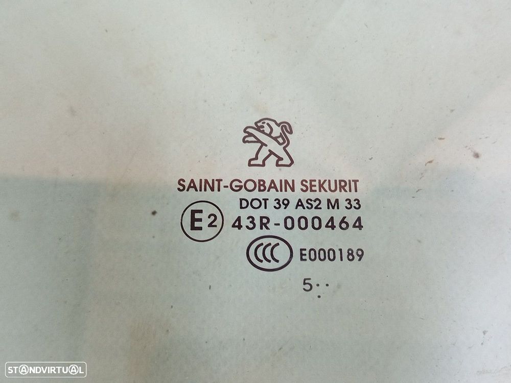 Vidro porta frente esquerda PEUGEOT 208 - 2