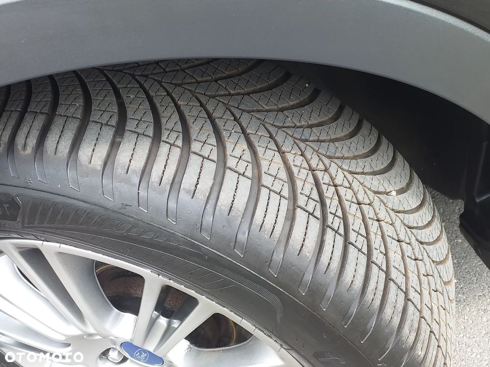 Ford Kuga 2.0 TDCi 2x4 Titanium - 30