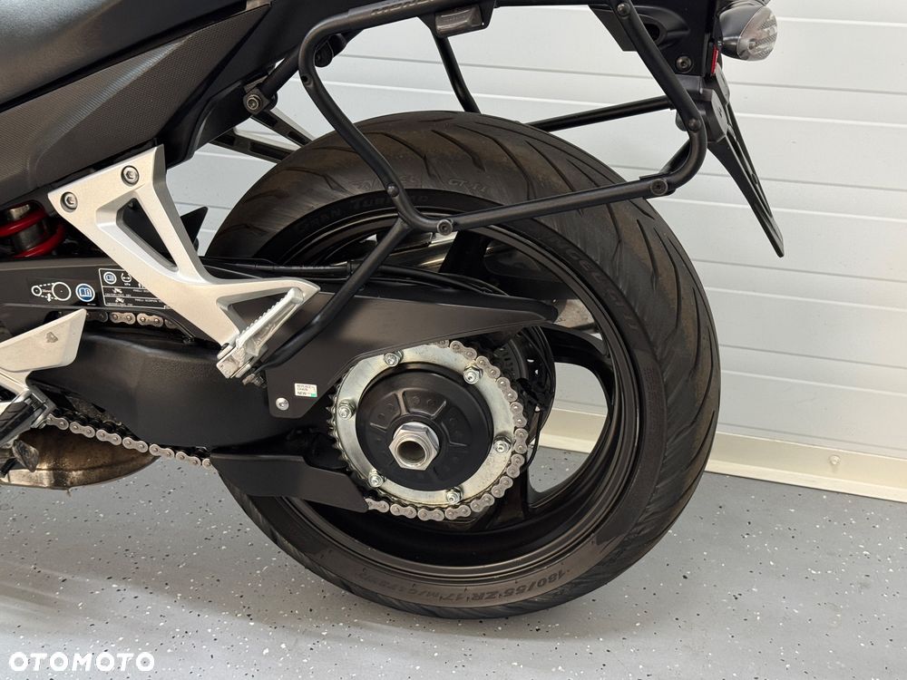 Honda VFR - 16