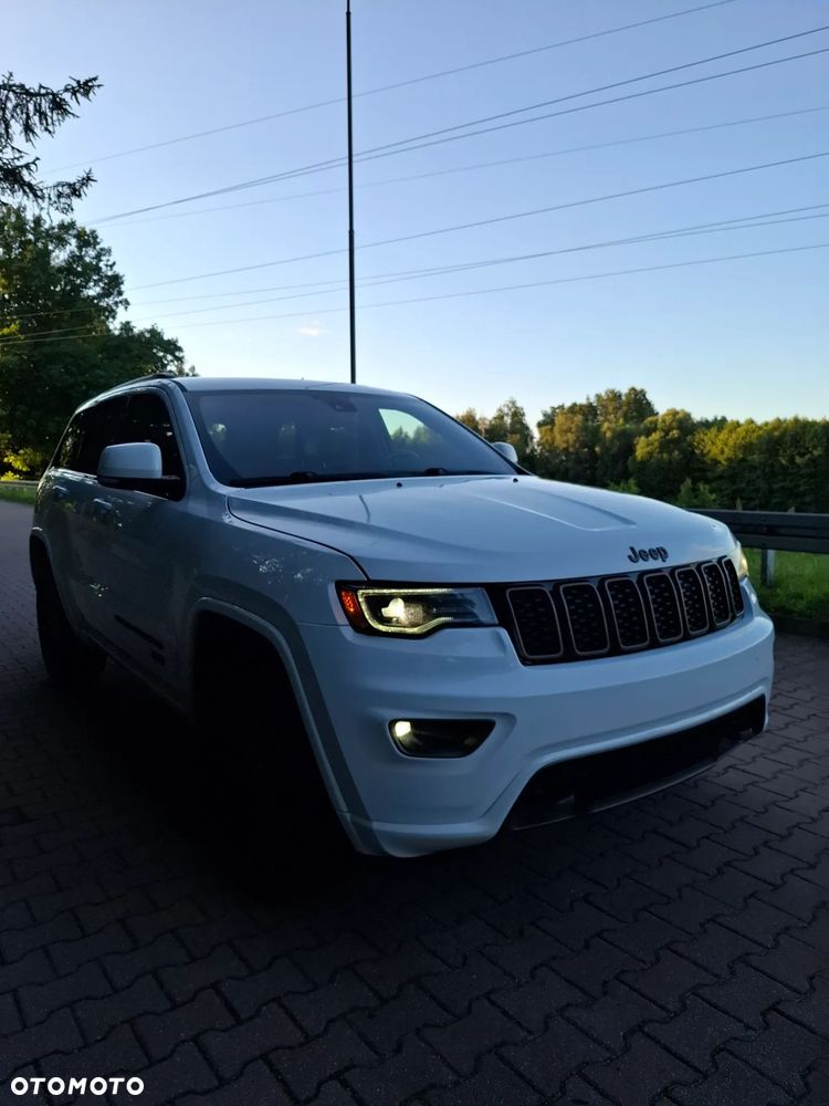 Jeep Grand Cherokee - 26