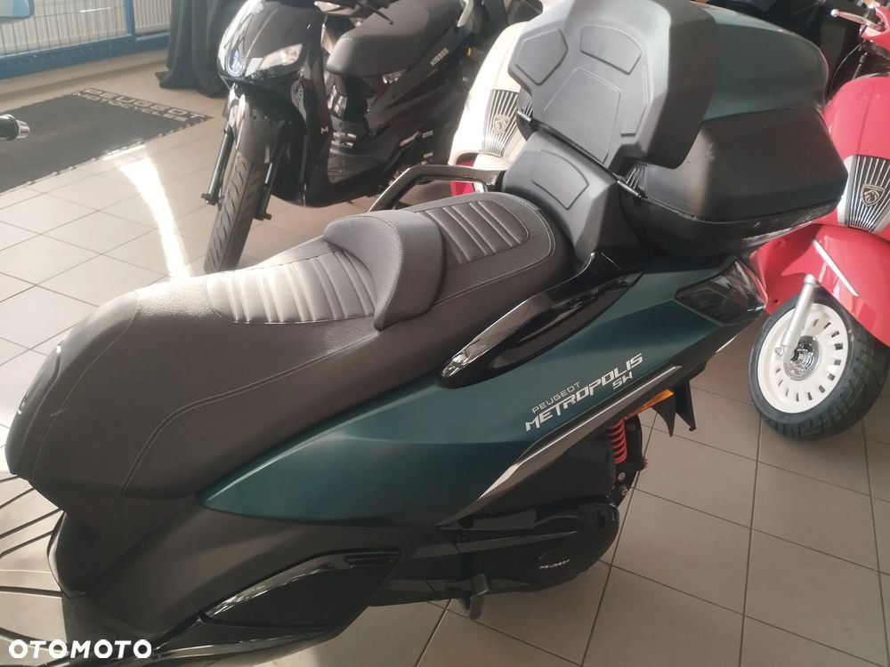 Peugeot Metropolis - 8
