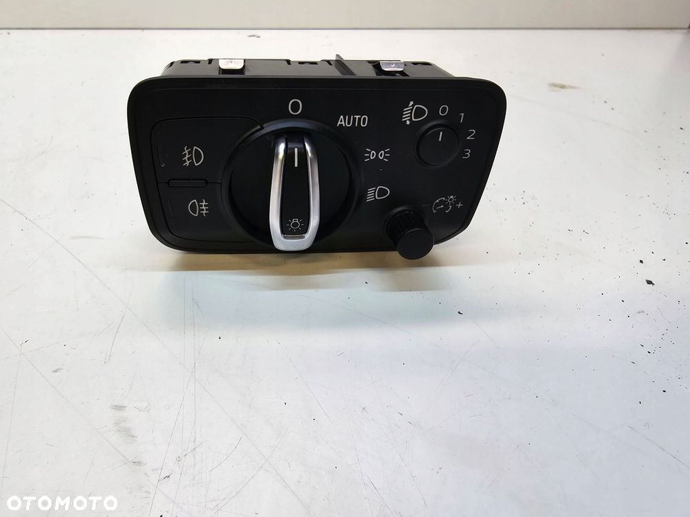 PRZEŁĄCZNIK ŚWIATEŁ AUDI A3 8V 8V0941531Q - 2
