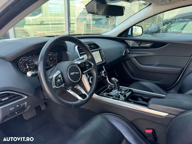 Jaguar XE - 9