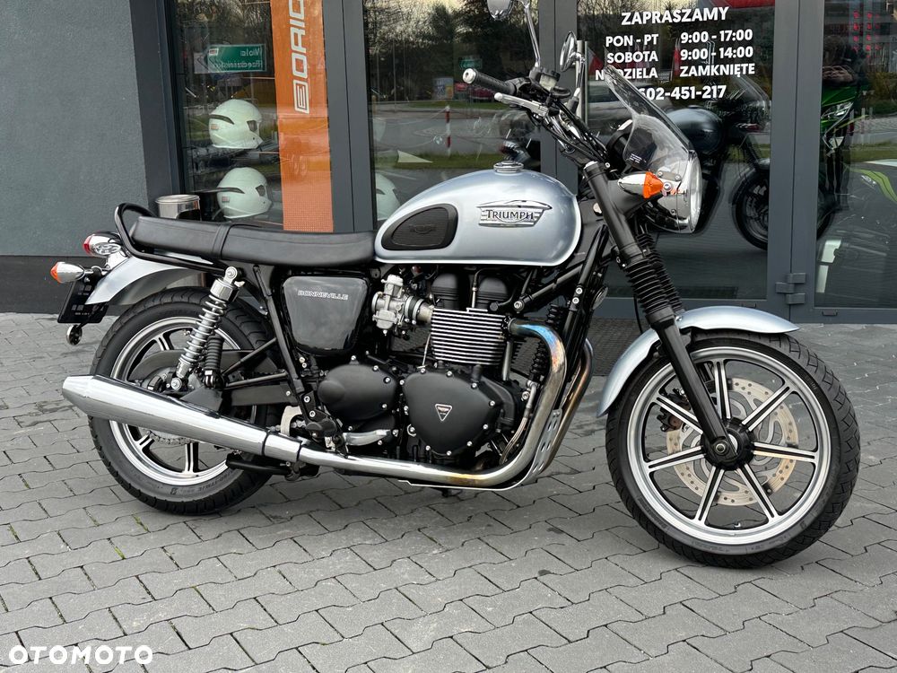 Triumph Bonneville - 2
