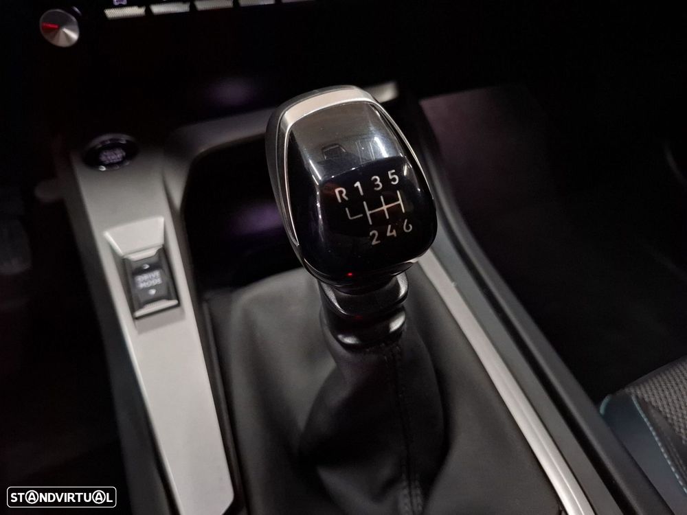 Peugeot 308 1.2 PureTech Allure Pack - 18