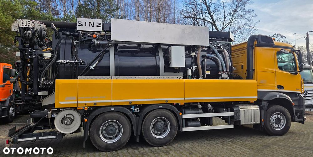 Mercedes-Benz AROCS - 9