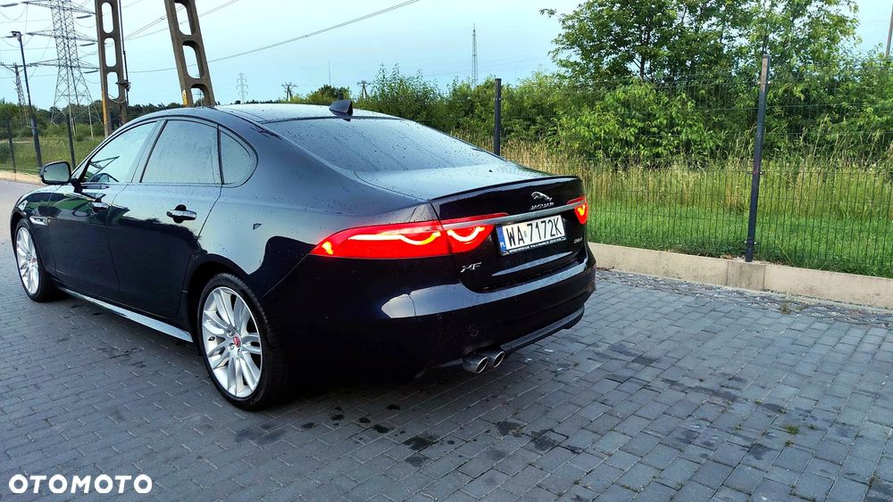 Jaguar XF 2.0 i4D R-Sport - 11