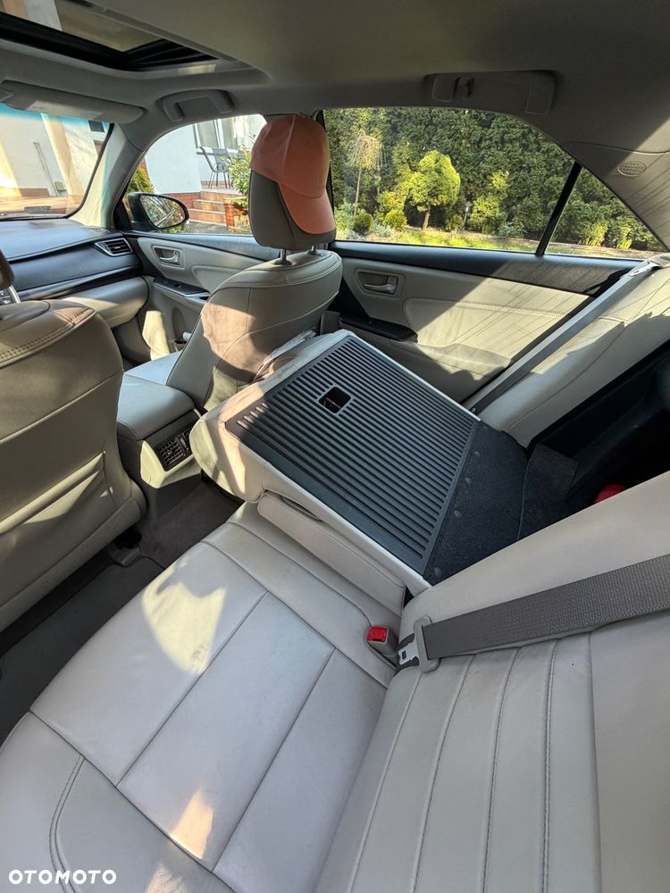 Toyota Camry 2.5 XLE - 30