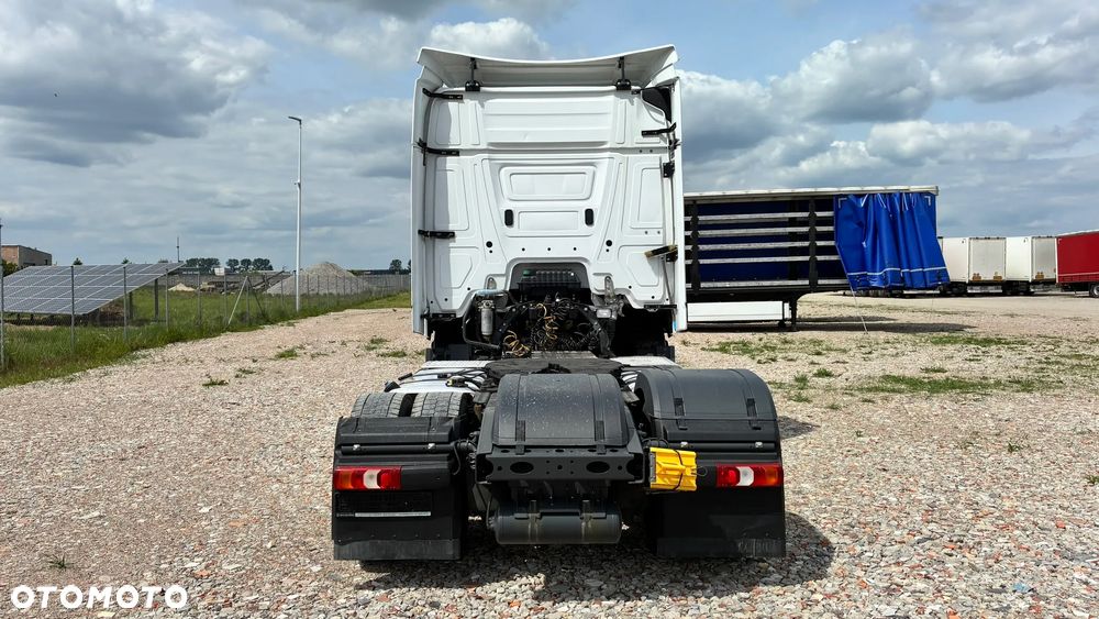 Mercedes-Benz Actros - 11