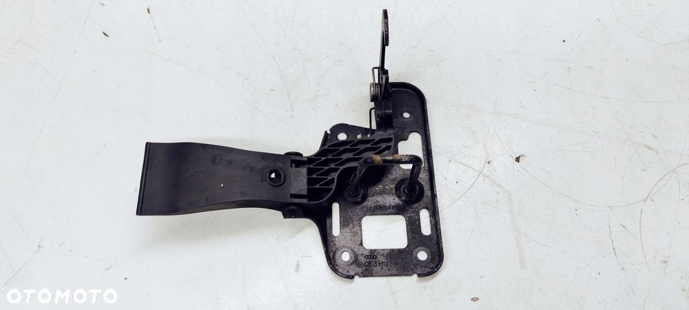 ZAMEK MASKI RYGIEL AUDI A4 B8 A5 8T 8T0823480 - 1