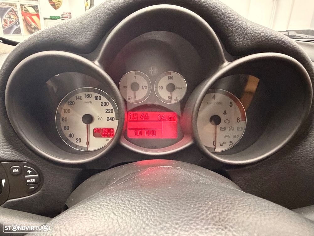 Alfa Romeo GT 1.9 JTD M-JET Distinctive - 23