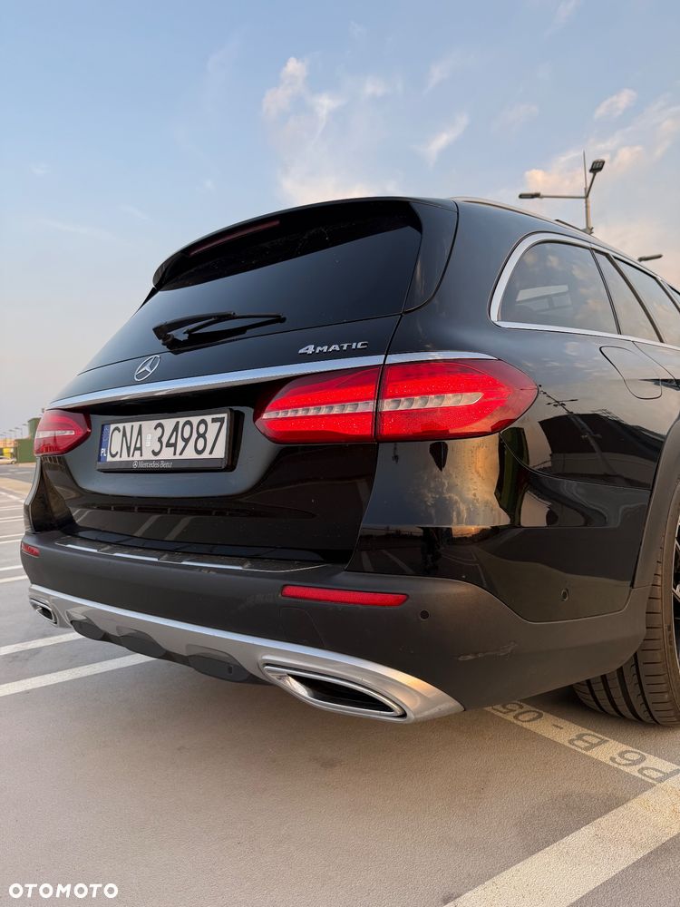 Mercedes-Benz Klasa E 220 d 4-Matic 9G-TRONIC - 24
