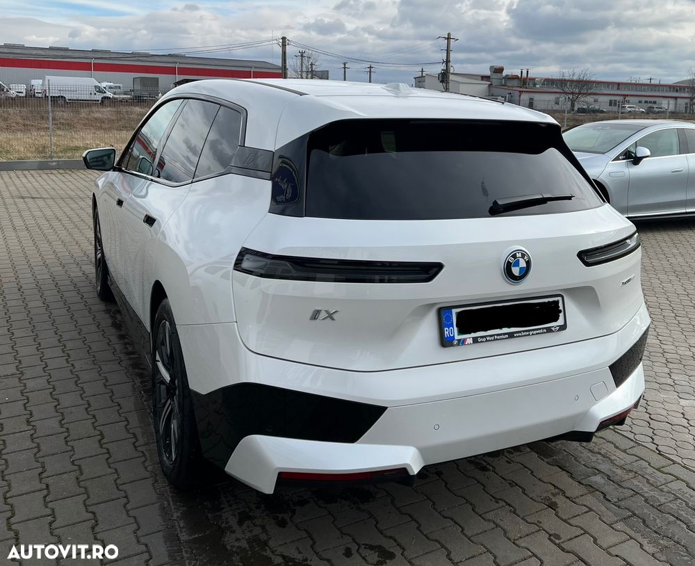 BMW iX - 4