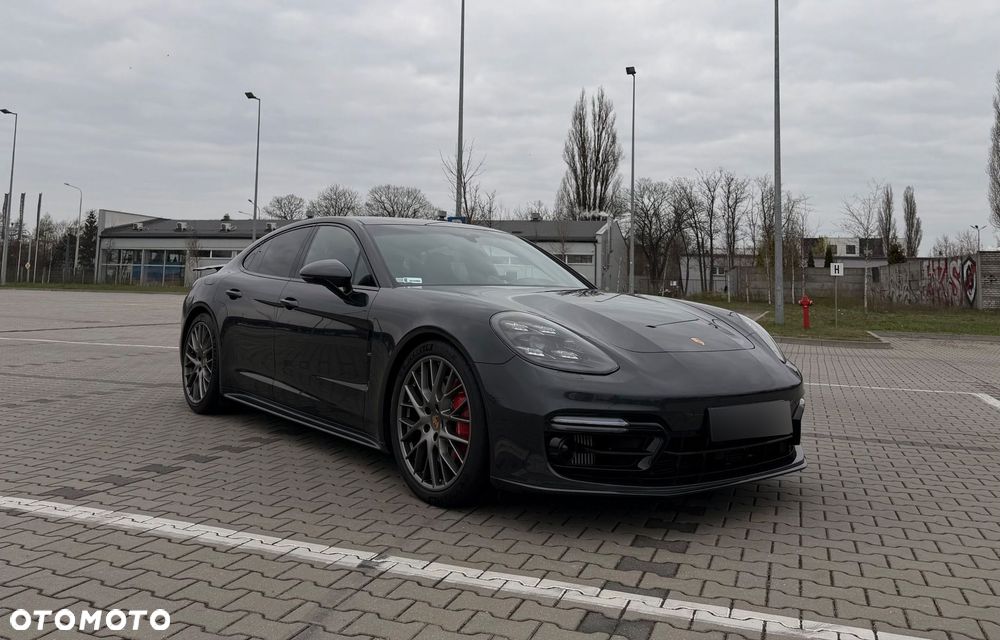 Porsche Panamera - 1