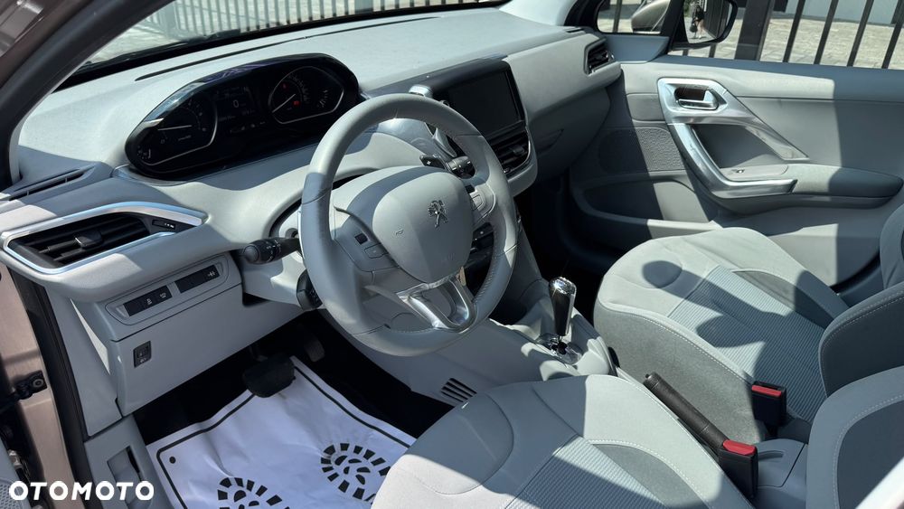 Peugeot 208 - 6