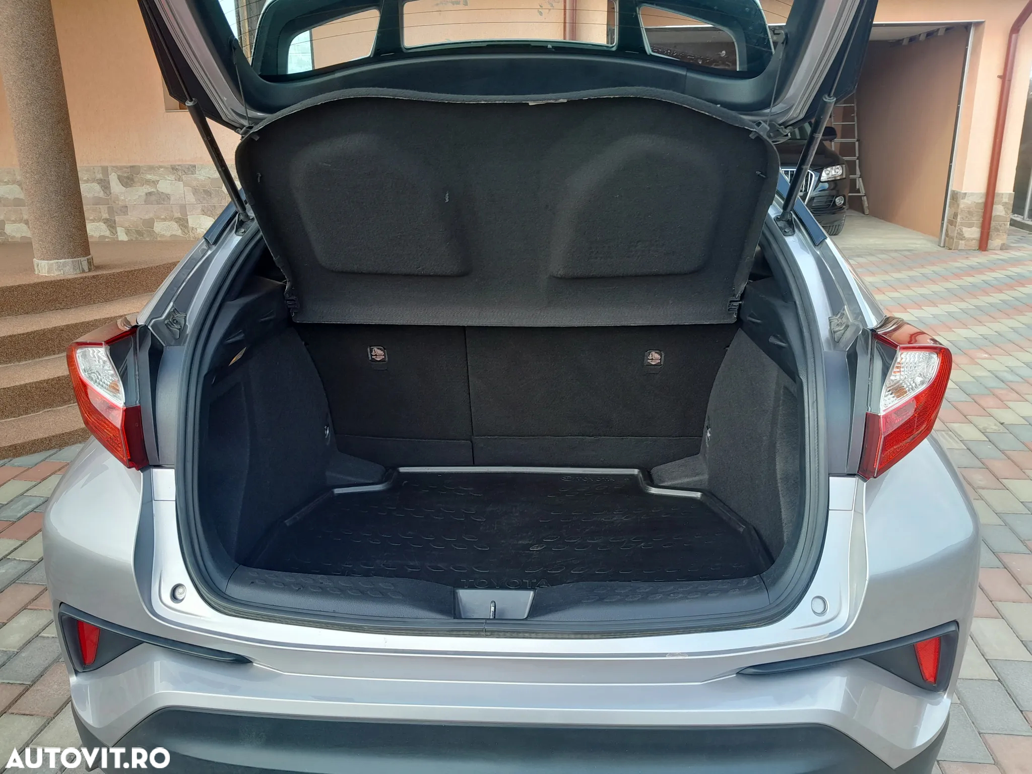 Toyota C-HR ver-hybrid-business--edition - 17