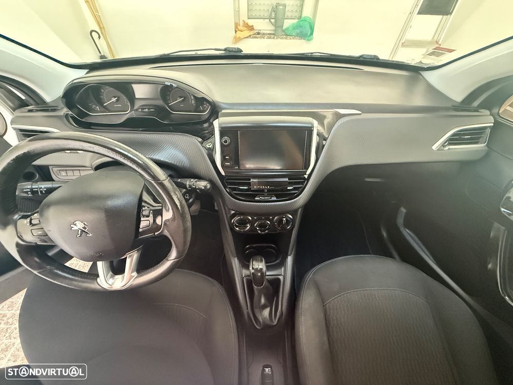 Peugeot 208 1.2 PureTech Active - 11