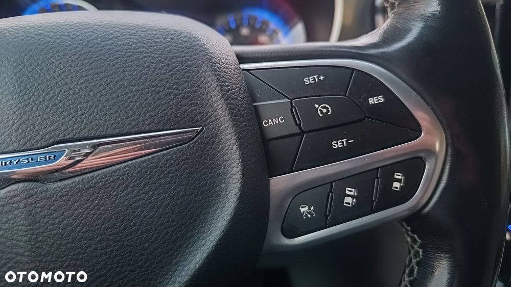 Chrysler Pacifica - 39