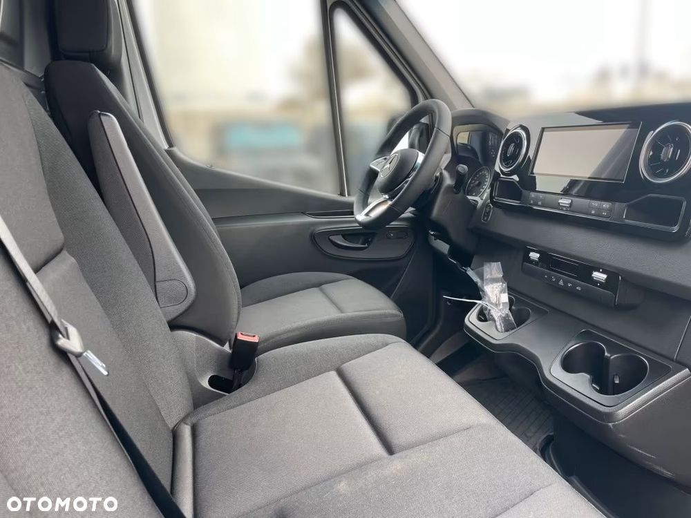 Mercedes-Benz Sprinter - 12