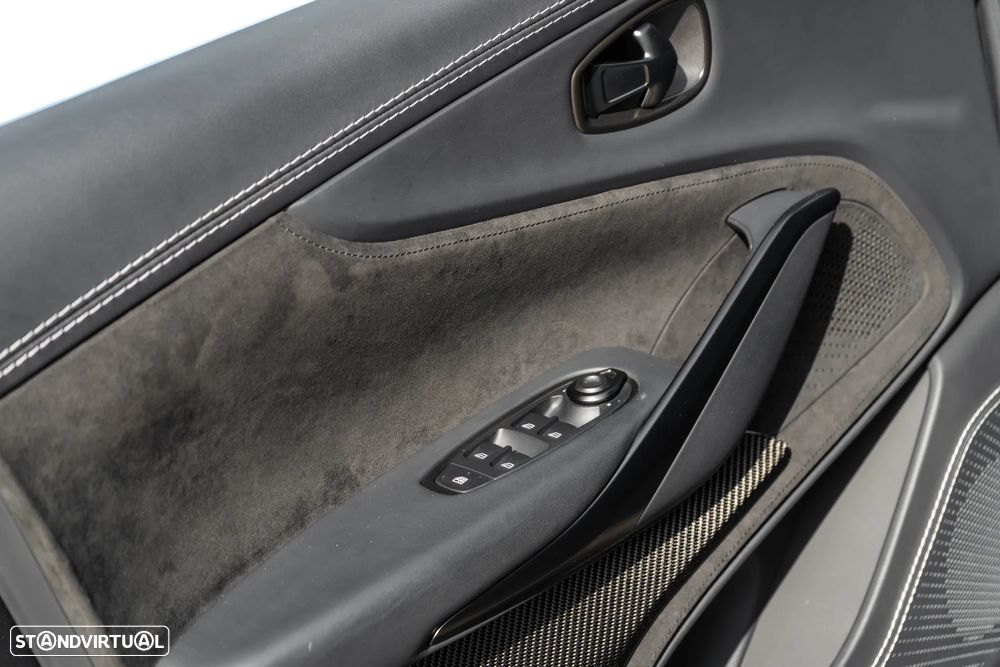 Aston Martin DBX Standard - 13