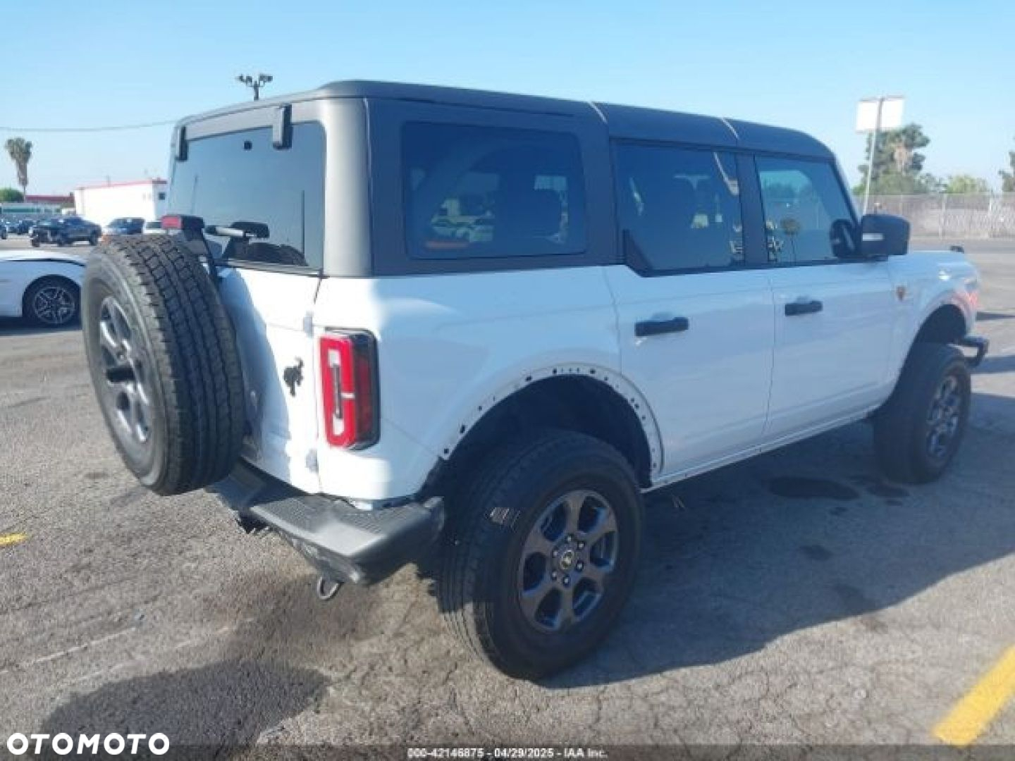 Ford Bronco - 3