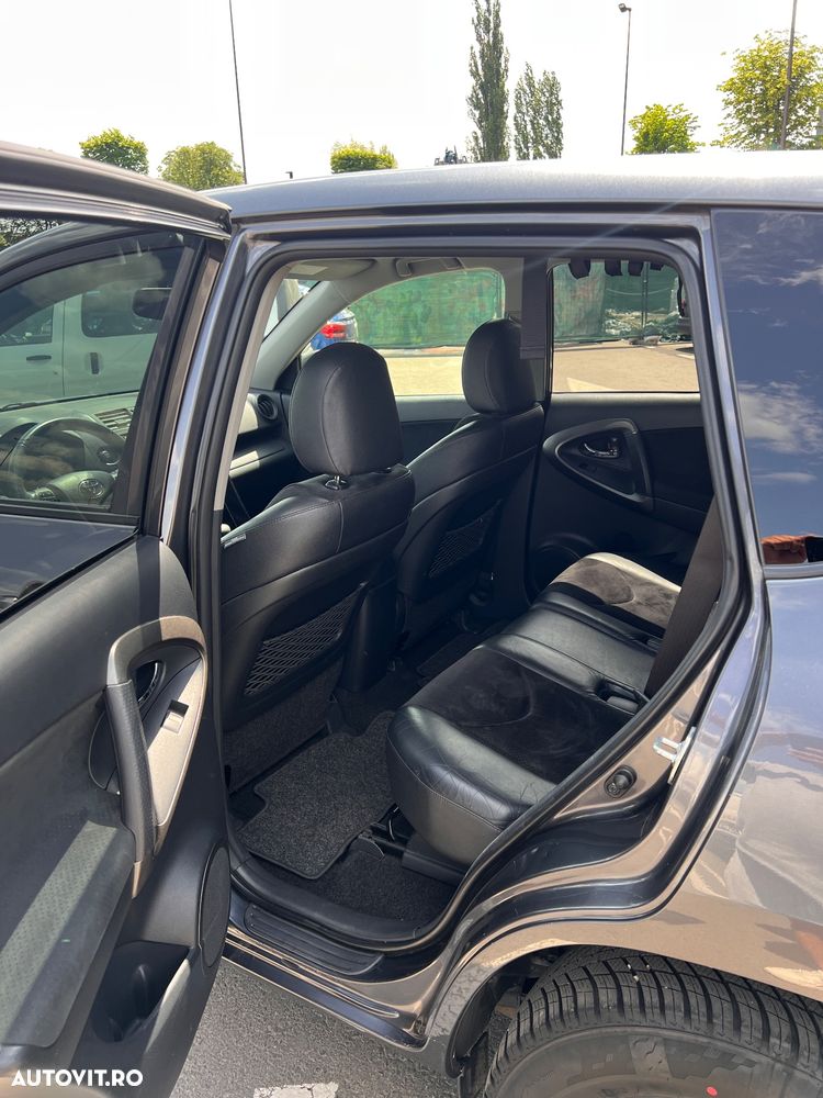 Toyota RAV4 2.2 D-4D 4x4 Executive - 8