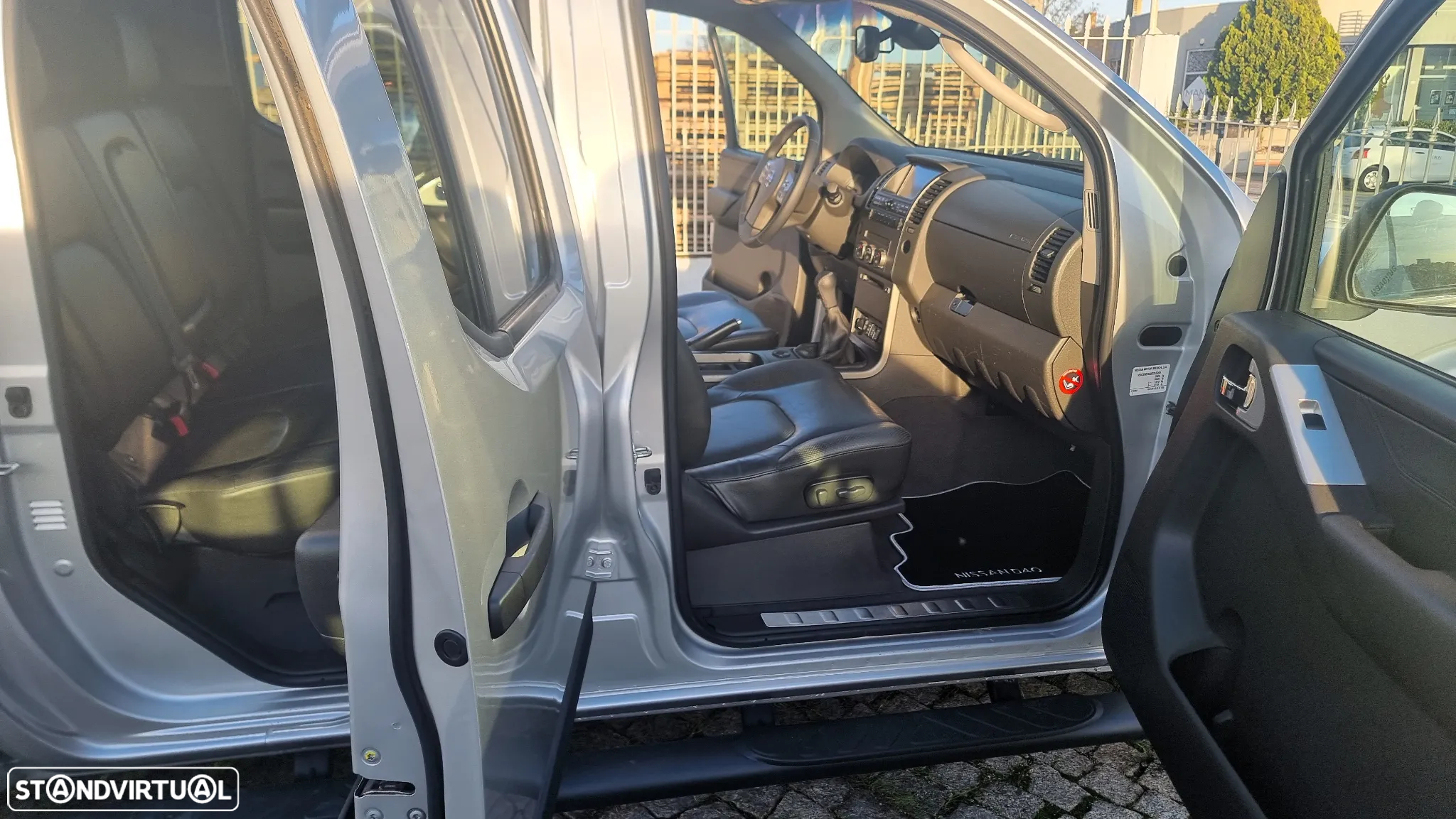 Nissan Navara Premium - 24