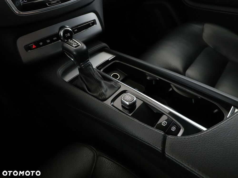 Volvo XC 90 B5 D AWD Momentum 7os - 31