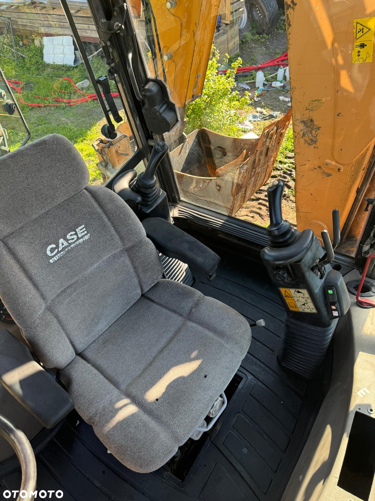 Case 695SR - 4