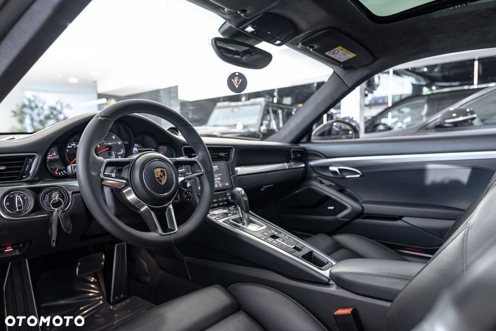 Porsche 911 Carrera S PDK - 30