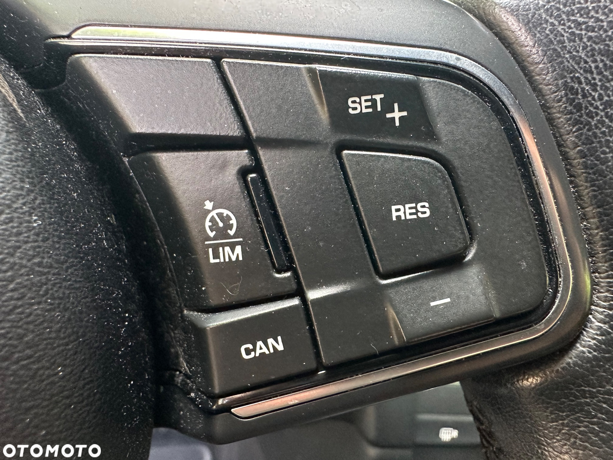 Jaguar E-Pace 2.0 i4D AWD R-Dynamic - 15
