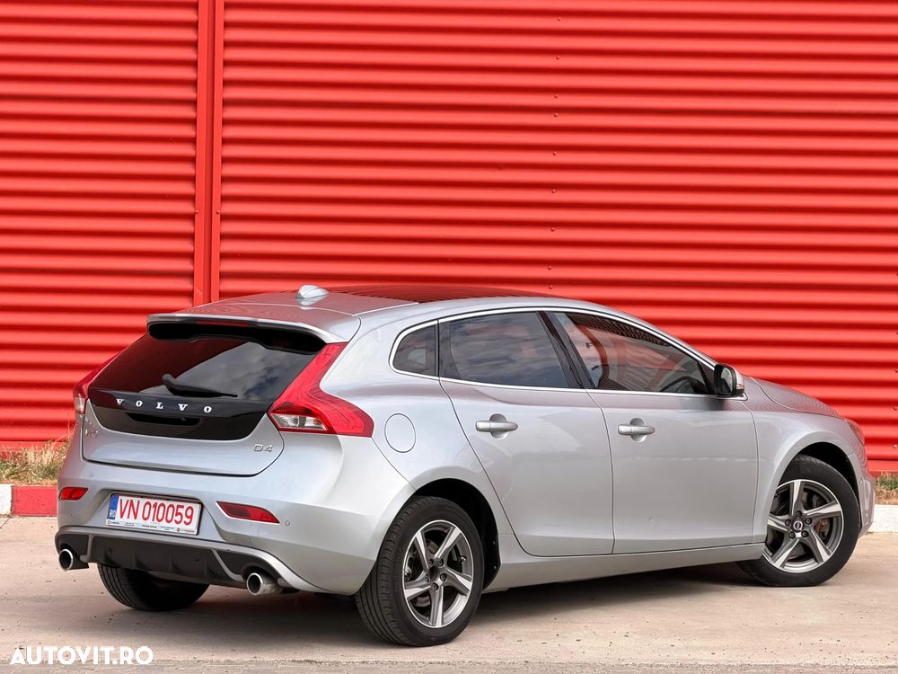 Volvo V40 D4 VEA Aut. R-Design - 4
