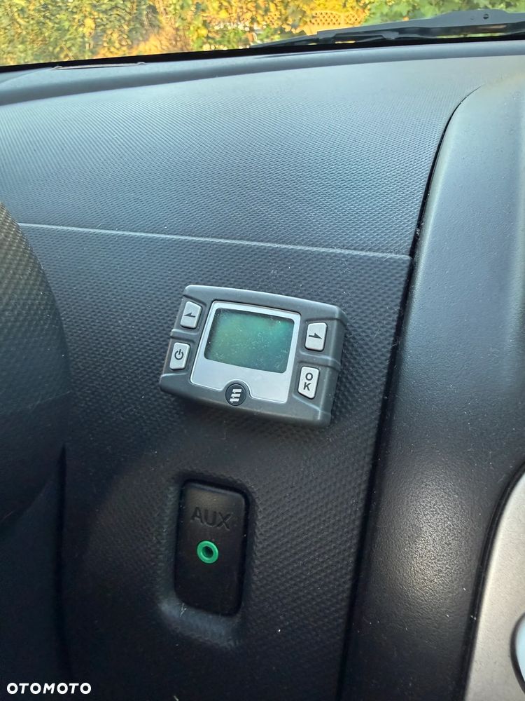 Daihatsu Sirion 1.0 - 9