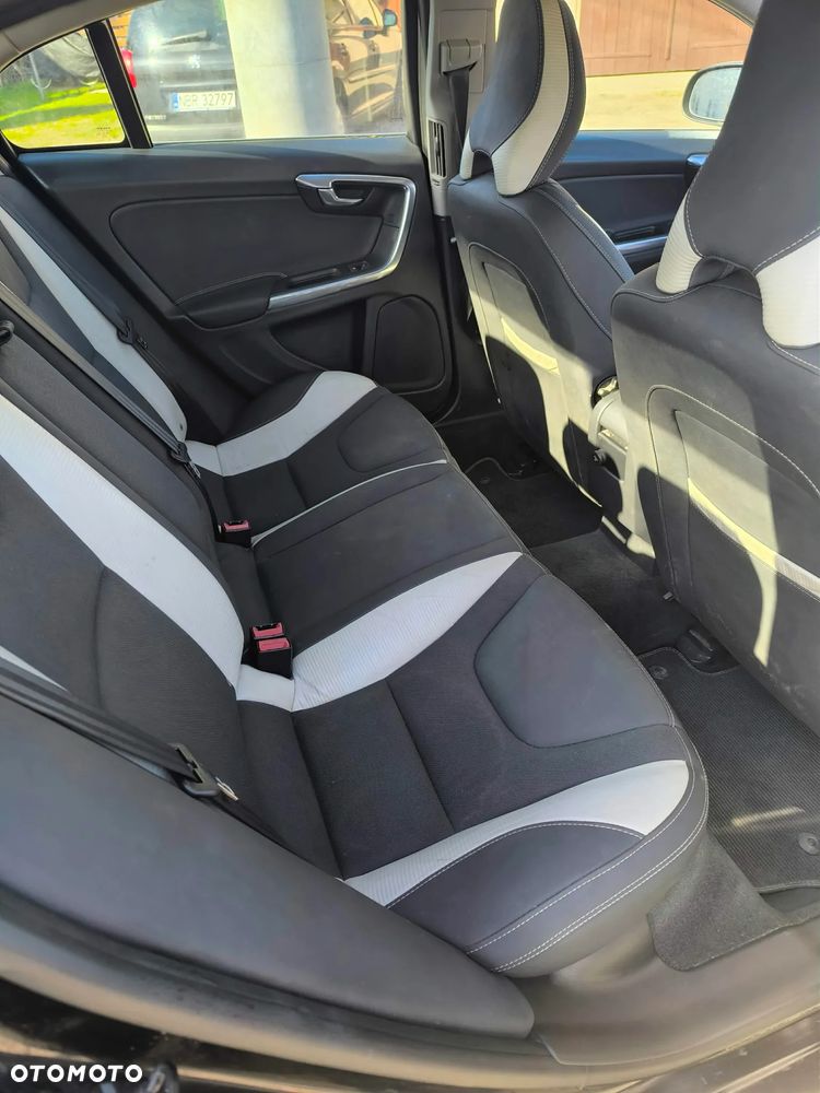Volvo S60 D3 R-Design - 5