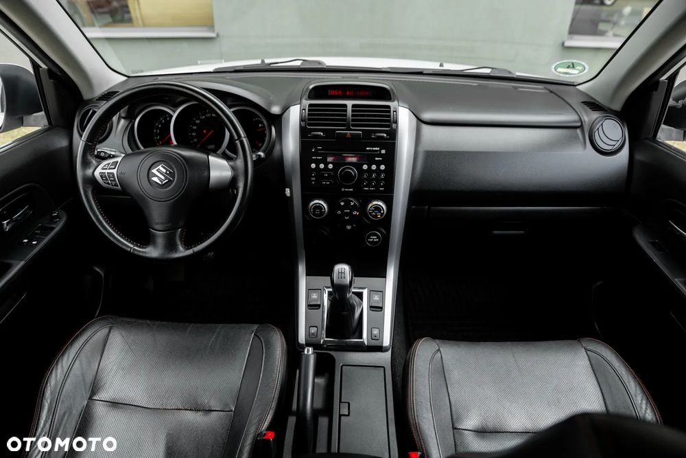 Suzuki Grand Vitara 1.6 Black&White - 25