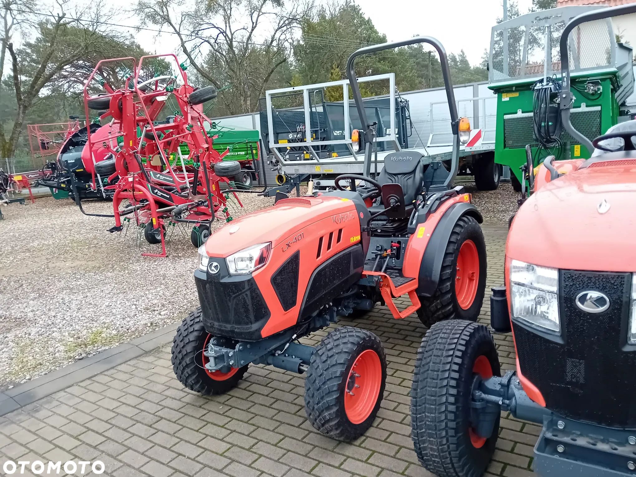Kubota LX-401 HST Rops - 1