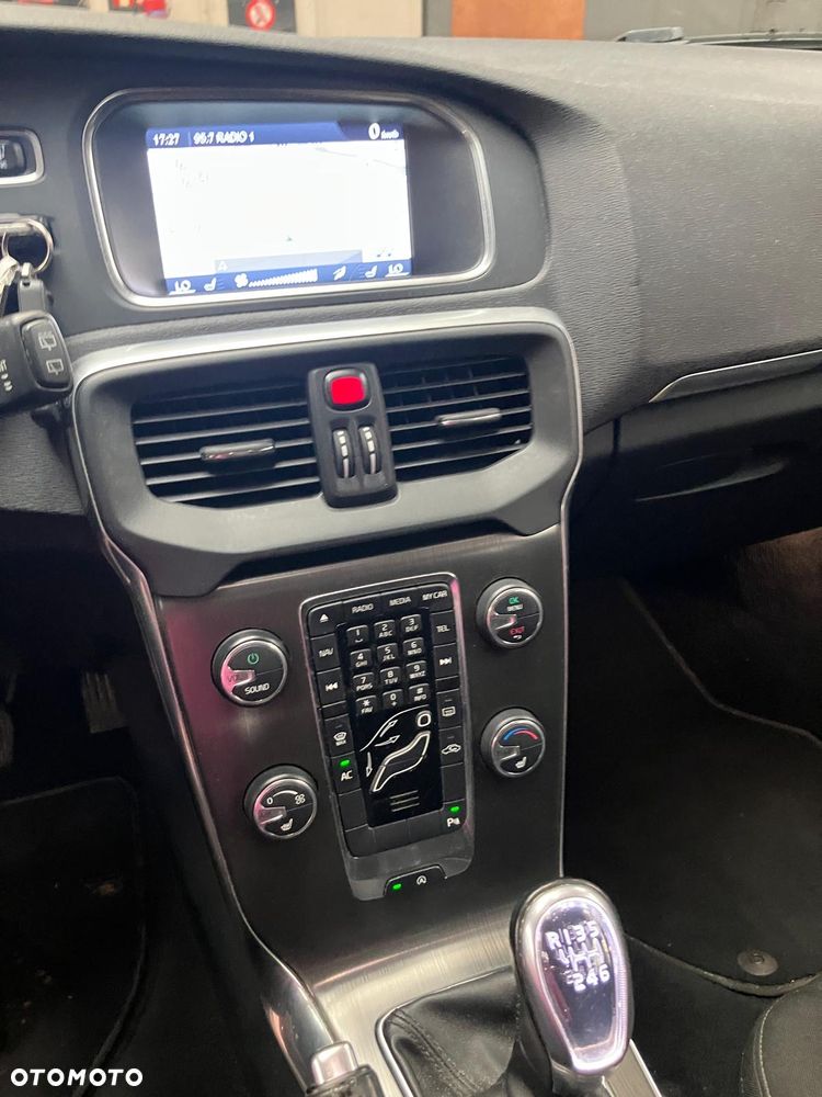 Volvo V40 D2 - 9