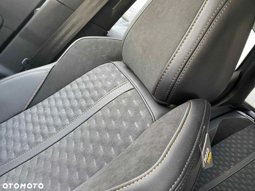 Peugeot 3008 1.2 PureTech Allure S&S EAT8 - 17