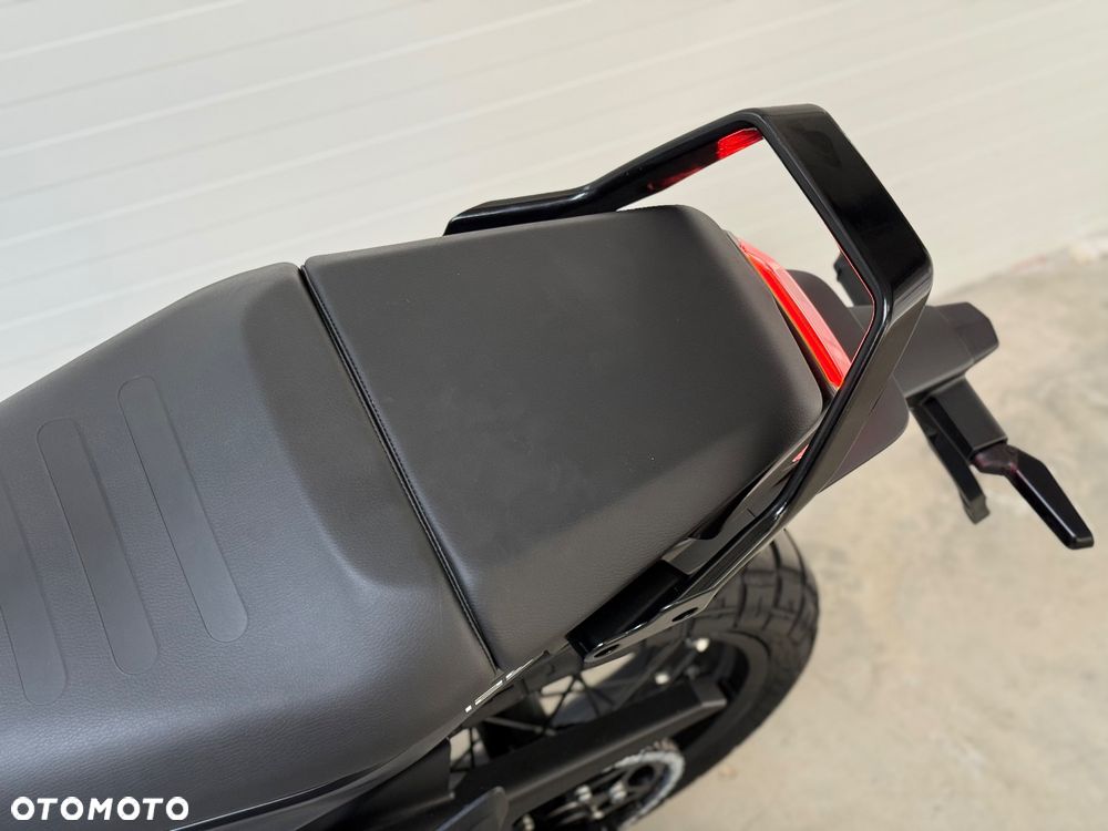 Husqvarna Svartpilen - 30
