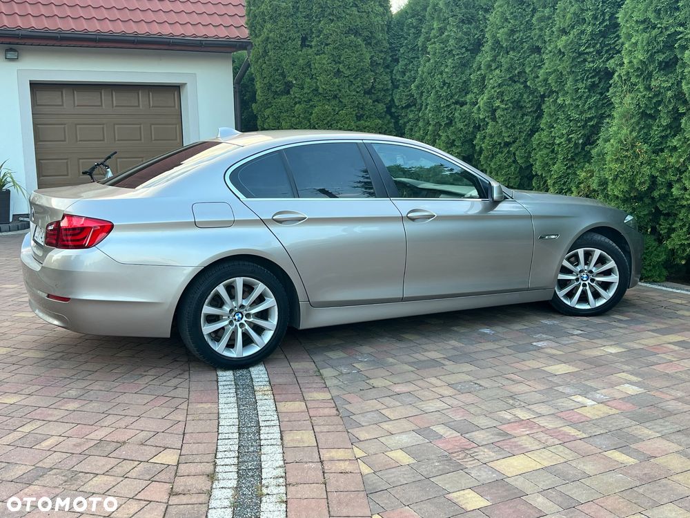 BMW Seria 5 523i - 6