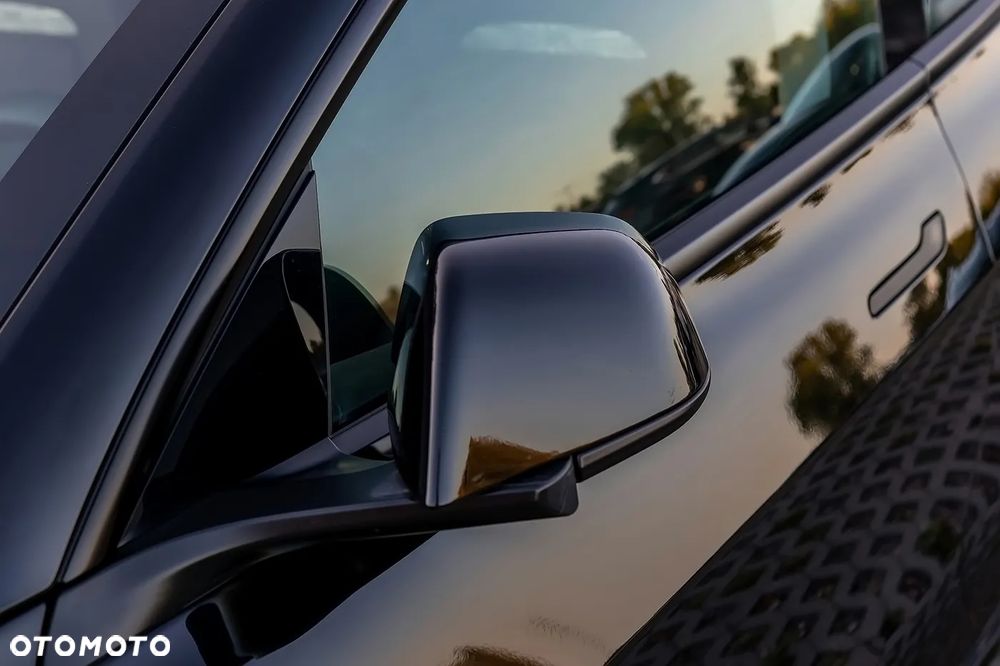 Tesla Model 3 - 12