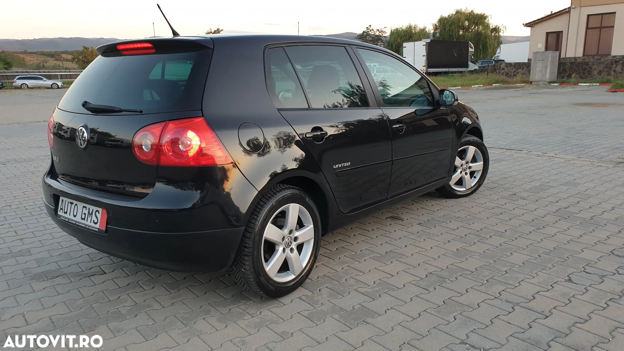 Volkswagen Golf 1.9 TDI DPF United BlueMotion - 4
