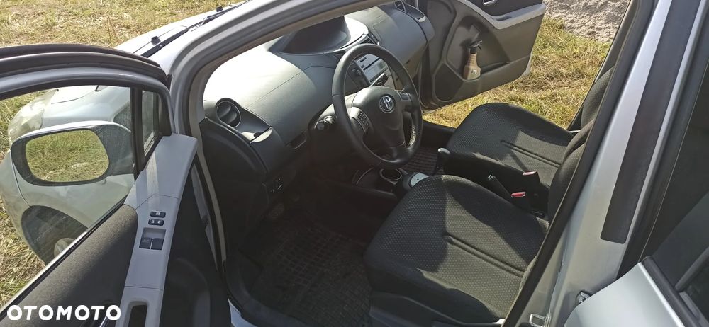 Toyota Yaris - 8