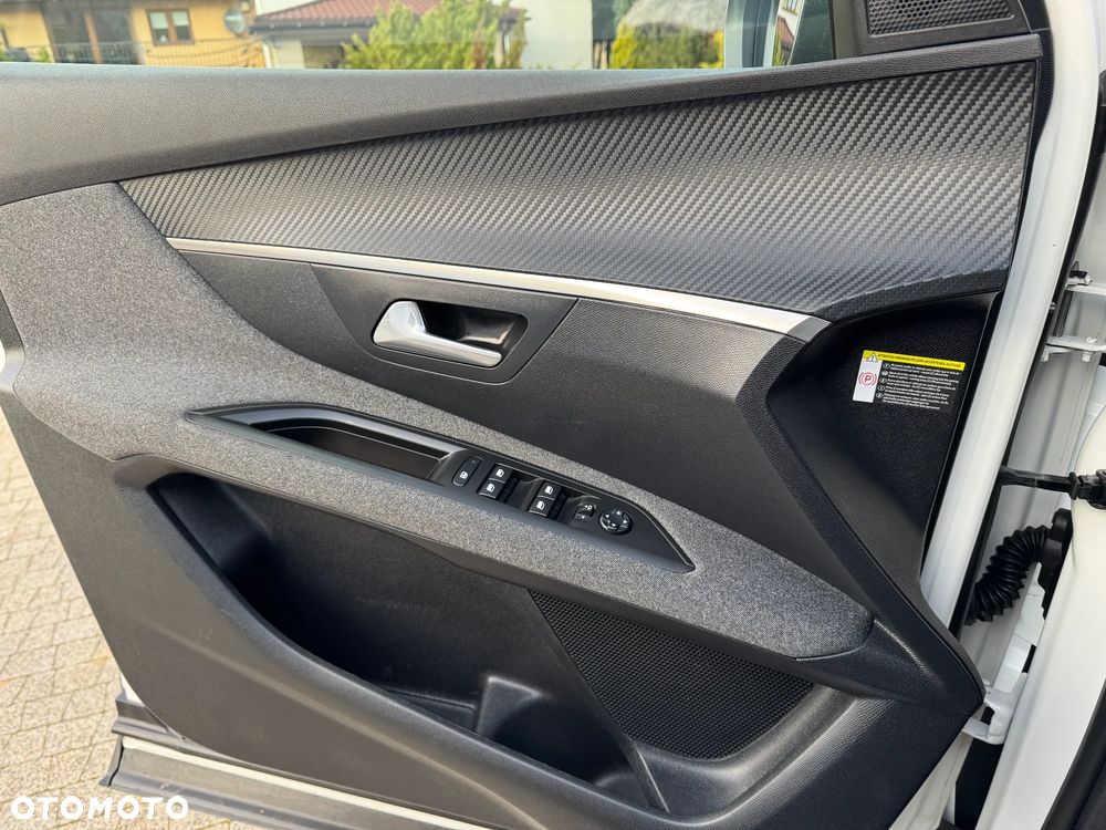 Peugeot 3008 1.5 BlueHDi Allure S&S - 23