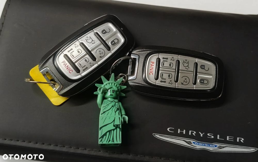 Chrysler Pacifica - 17