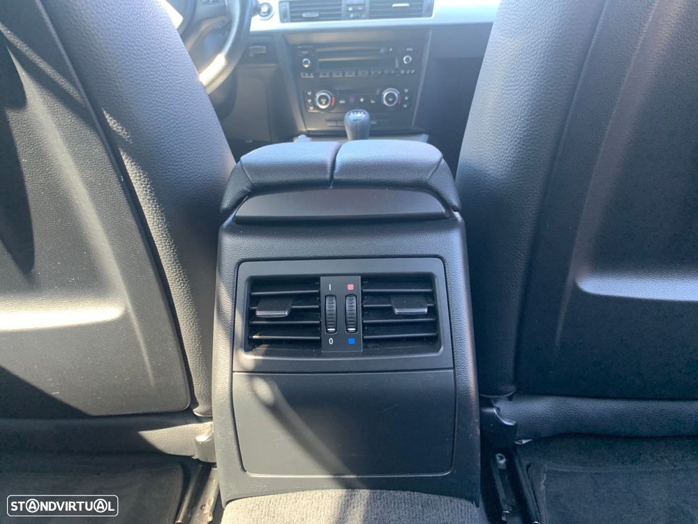 BMW 318 d Pack M - 37